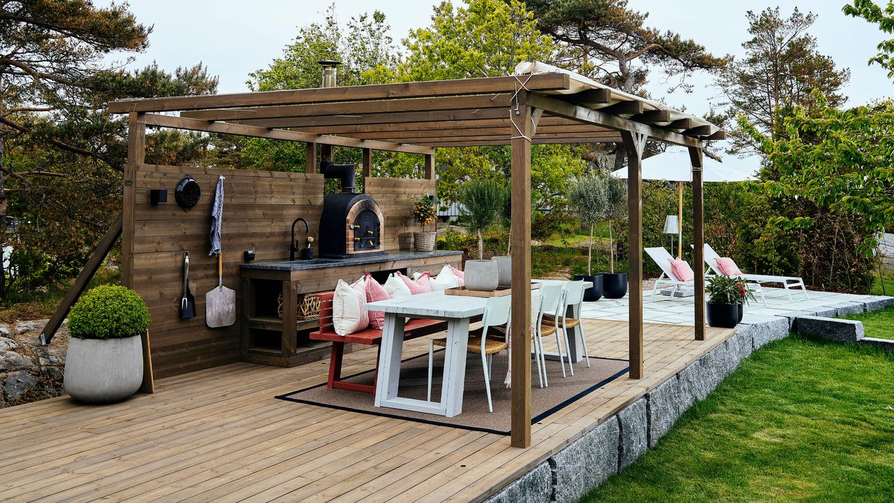 outdoor kitchen ideas: Lundhs covered kitchen