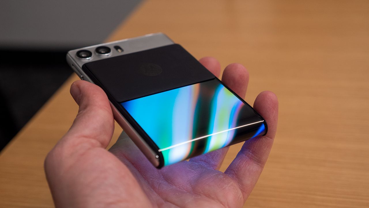 Motorola Rizr foldable phone concept
