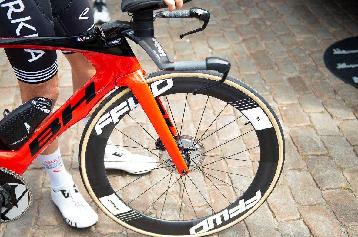 Many of the latest time trial framesets have adopted disc brakes over rim brakes