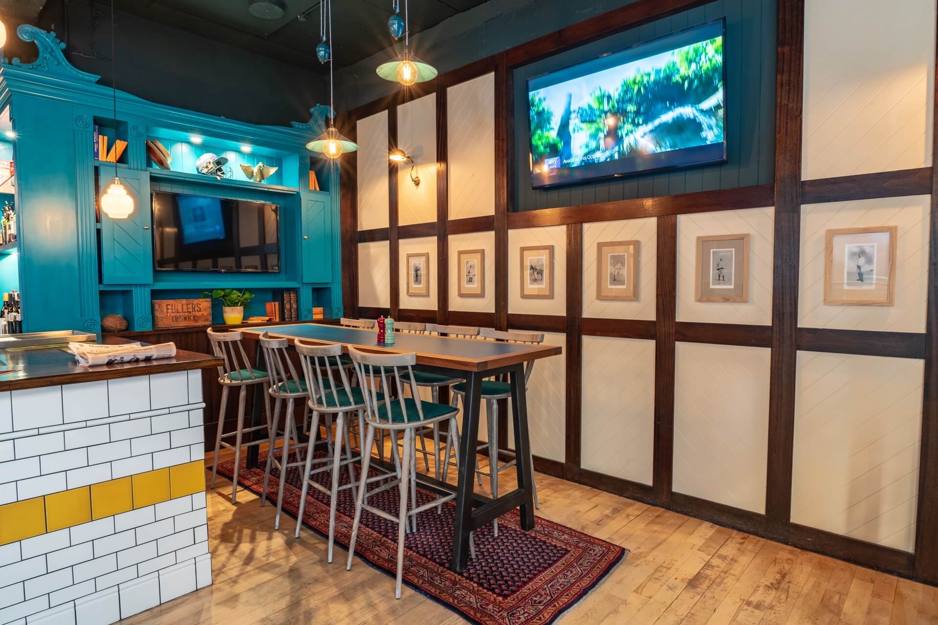 Pavillion End table and chairs