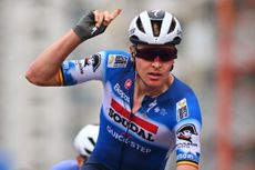 Tim Merlier sprints to victory on stage 2 at the Baloise Belgium Tour