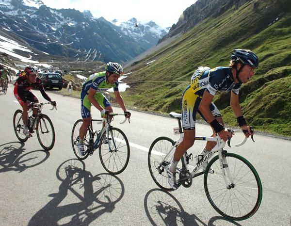 Matteo Carrara (Vacansoleil Pro Cycling Team) stands on his pedals for a bit more power.