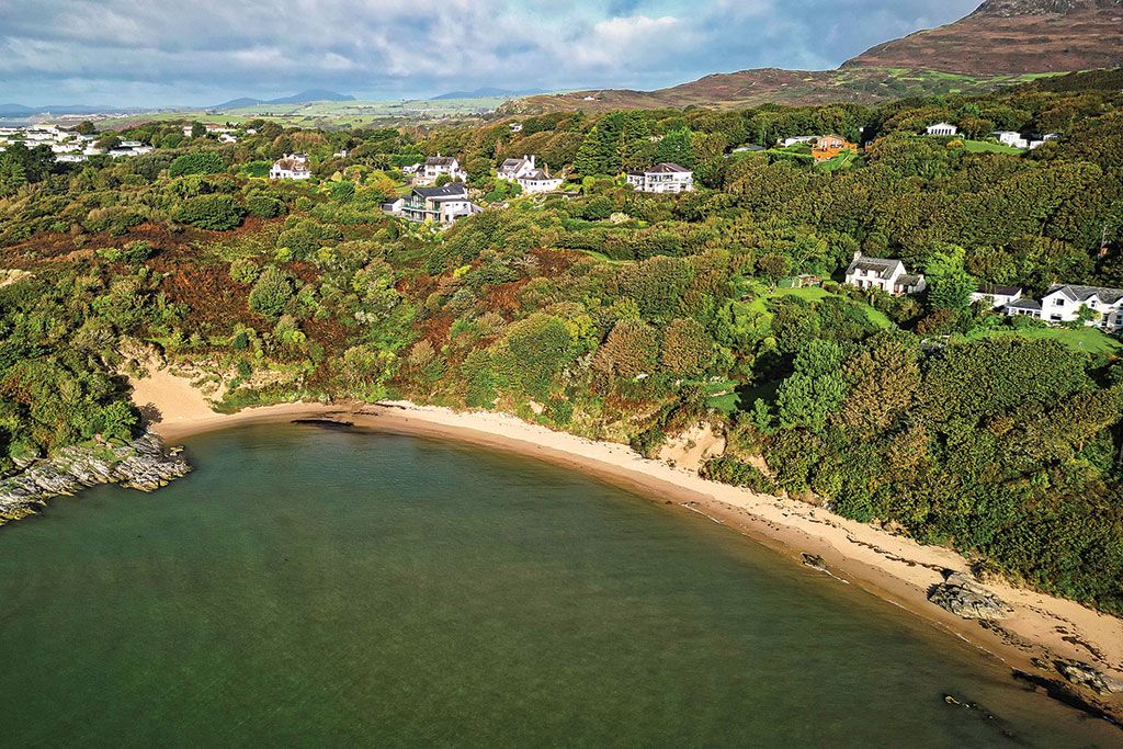 Property for sale with mountain view: Windy Ridge, Morfa Bychan, Borth-Y-Gest, Gwynedd