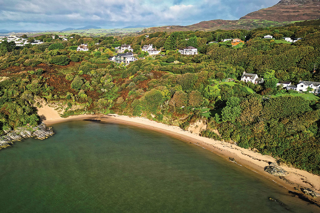 Property for sale with mountain view: Windy Ridge, Morfa Bychan, Borth-Y-Gest, Gwynedd