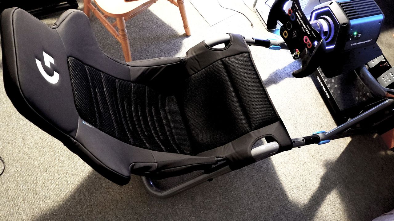 Playseat Trophy Logitech Edition with Thrustmaster wheel and pedals set-up