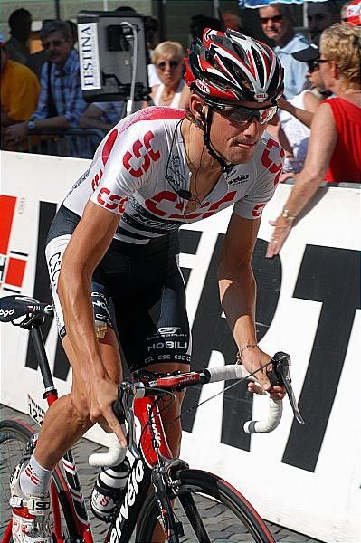 Frank Schleck (Team CSC) rolls off.