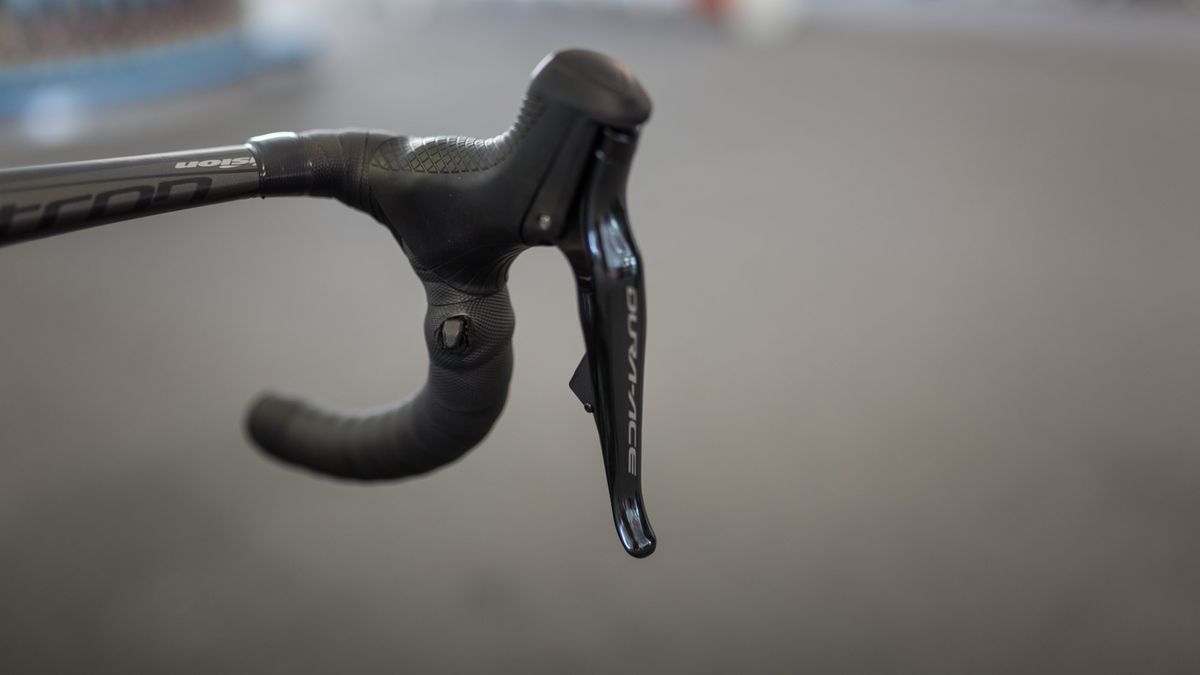 Arashiro opts for satellite shifter buttons on the drops of his handlebars