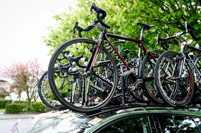 Colnago cyclo-cross bike "Prestige" on the roof of Europcar's team car