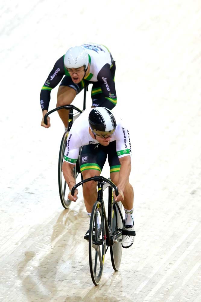 Patrick Constable leads Matthew Glaetzer in an all-Australian battle in the Men's sprint quarter-final