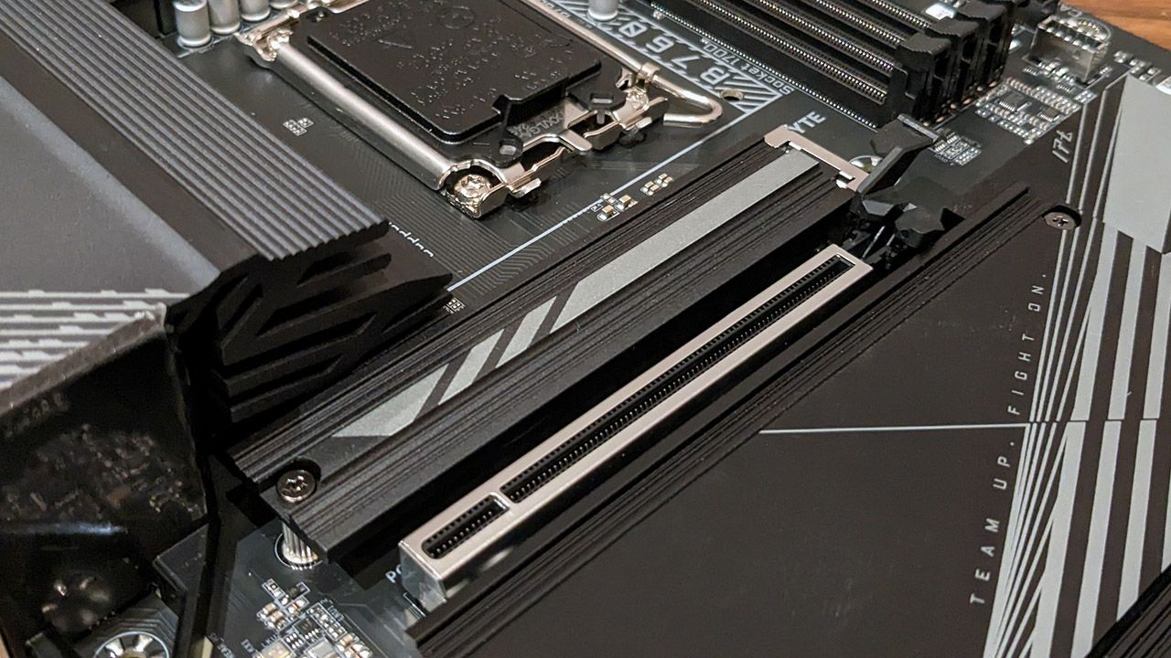 Gigabyte B760 Aorus Elite AX M.2 heatsink