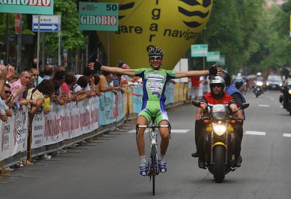 Gianluca Leonardi (Marchiol-Pasta Montegrappa-Orogildo) wins stage 2 of the Girobio