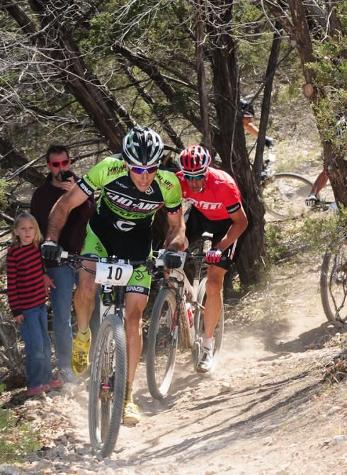 Jeremiah Bishop (Sho-Air Cannondale) leading the race