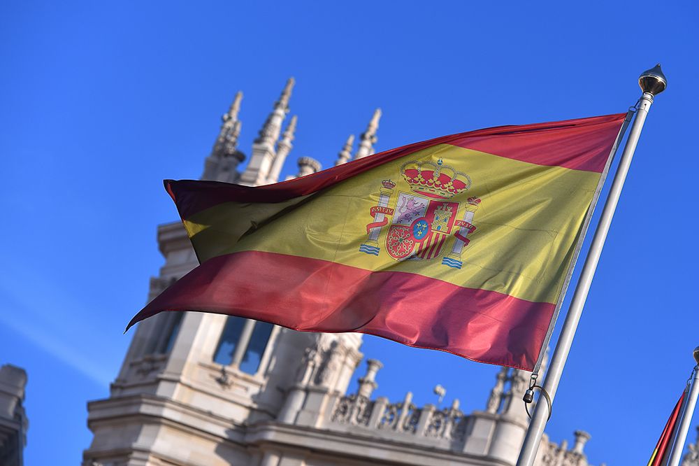 The Spanish flag waves over the peloton on Madrid