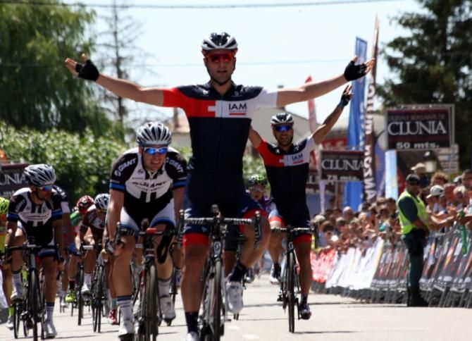 Matteo Pelucchi (IAM) nets the stage victory comfortably