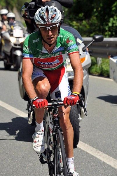 Stefano Garzelli (Acqua e Sapone) on the attack in stage 10.