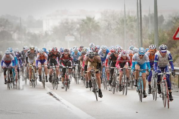 Robbie McEwen (Katusha) leading the peloton as a rider from Footon-Servetto attacks.
