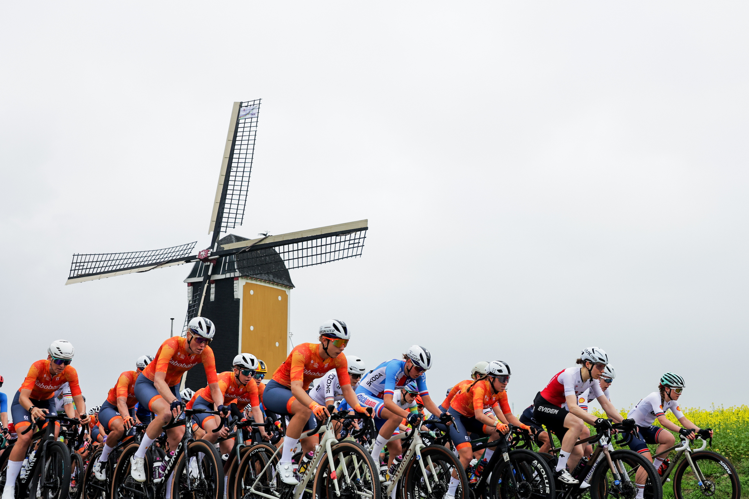 Picture by Alex Whitehead/SWpix.com - 11/10/2025 - Cycling - 2025 UCI Gravel World Championships, Zuid-Limburg, Netherlands - Women Elite Race - Lorena Wiebes (Netherlands)