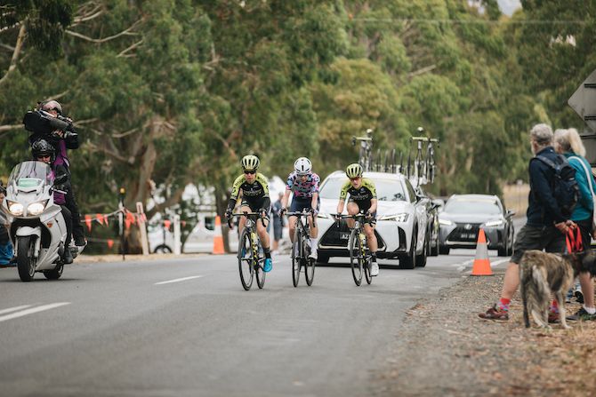 The day's winning &ndash; and only &ndash; breakaway made up of Mitchelton-Scott&rsquo;s Amanda Spratt and Grace Brown, and Roxsolt Attaquer&rsquo;s Justine Barrow