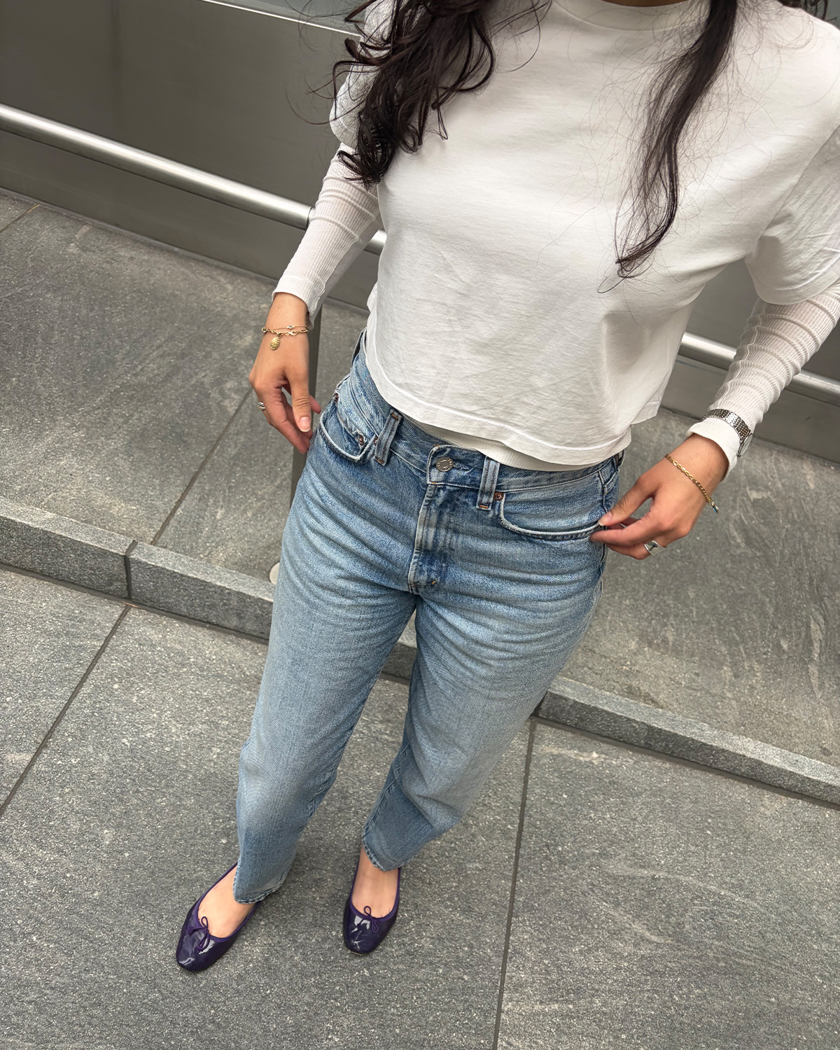 Who What Wear assistant shopping editor Josephine Hadjiloucas wearing the Agolde 80s Jean