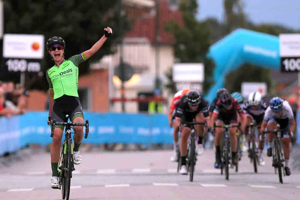 Marianne Vos Goes Round The Outside And Powers To Vargarda Road Race Win Cycling Weekly