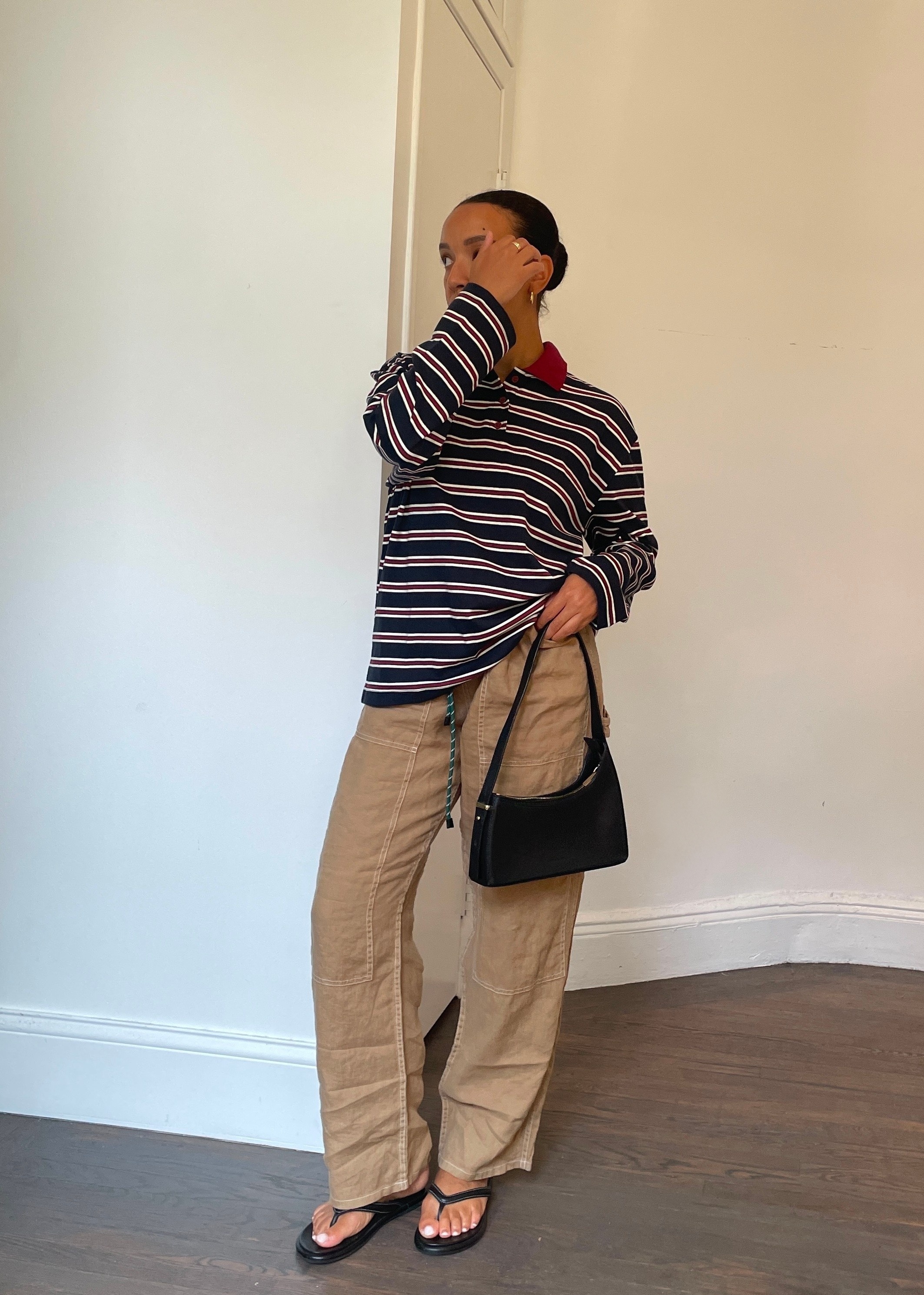 Lauren Tappan wearing rag &amp;amp; bone atlas pants with rugby shirt, flip-flops, and black bag