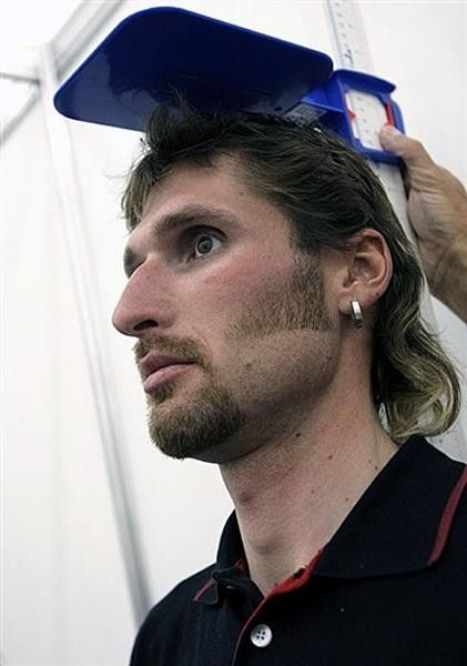 Vladimir Karpets (Caisse d'Epargne) not quite sure what to make of the whole thing.