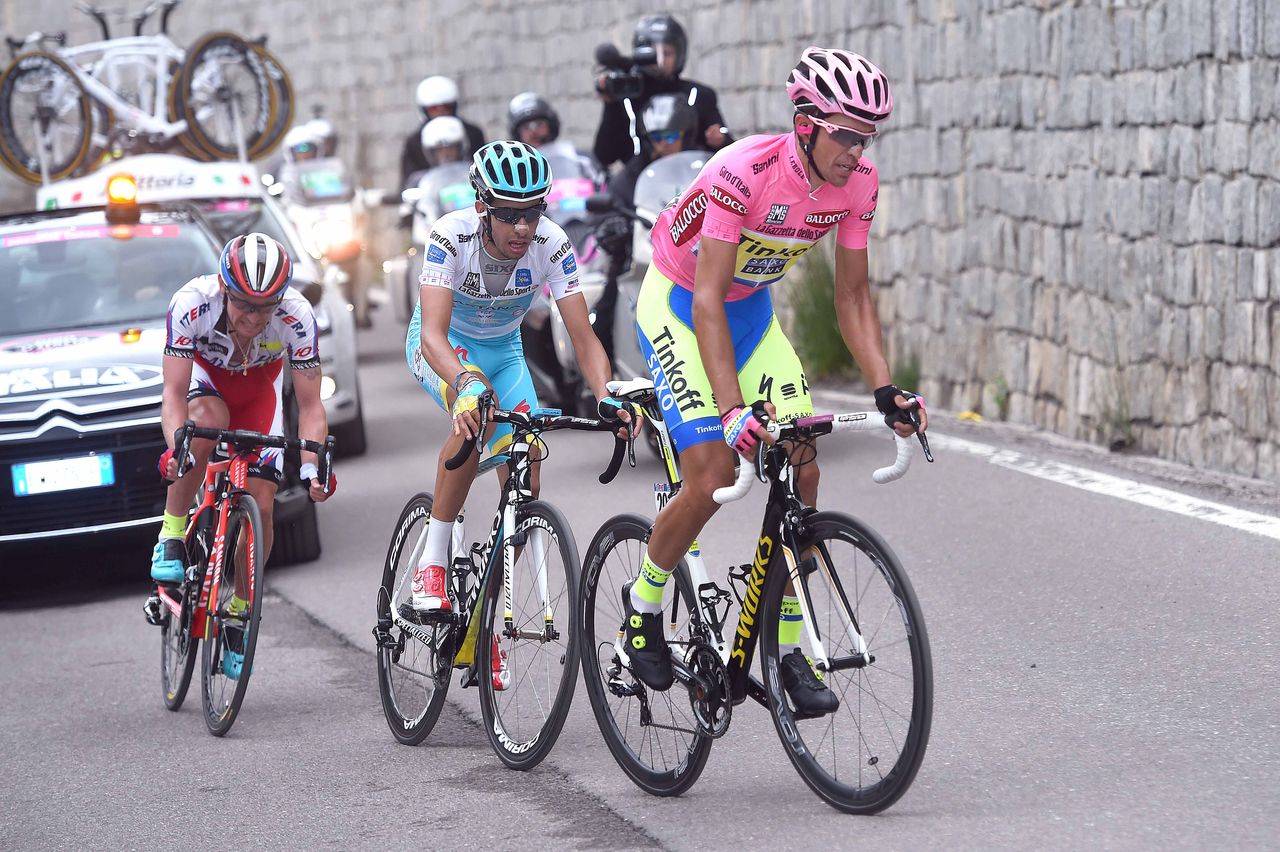 Alberto Contador (Tinkoff-Saxo) with Fabio Aru glued to his wheel
