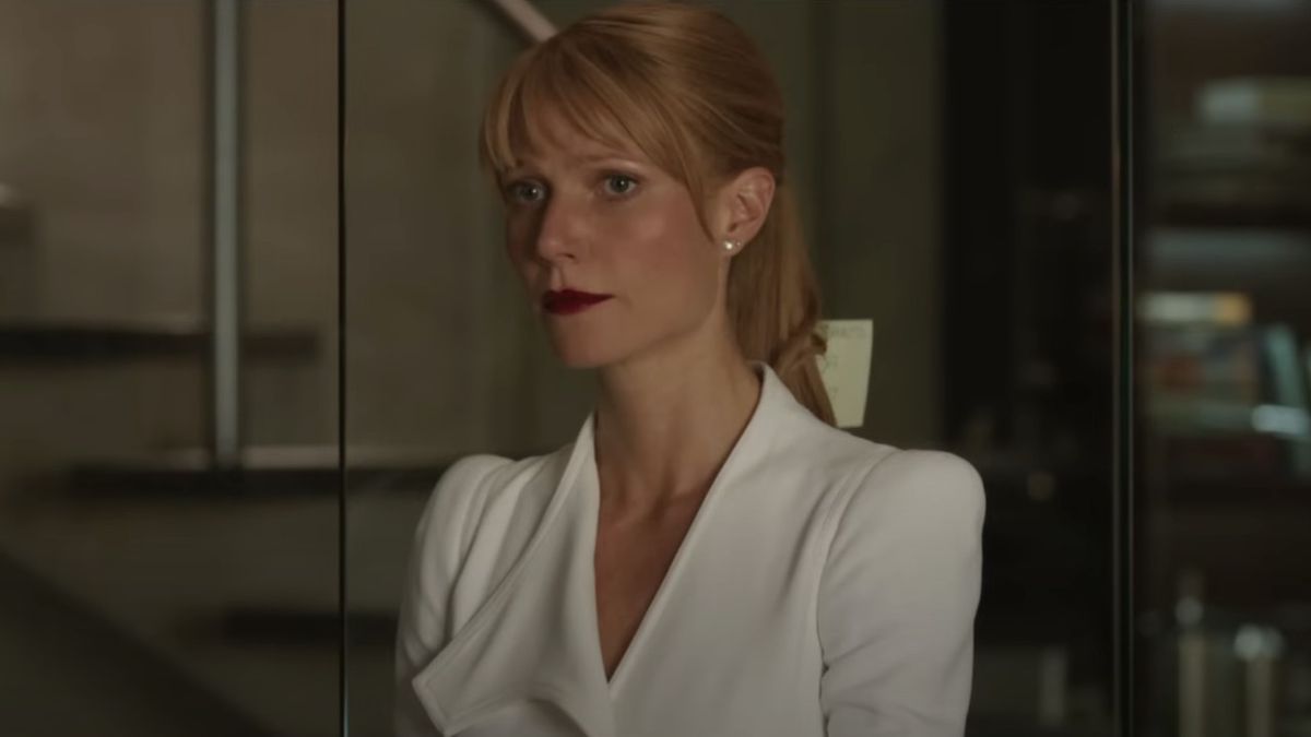 Pepper Potts (Gwyneth Paltrow) talks to Tony Stark in Iron Man 3