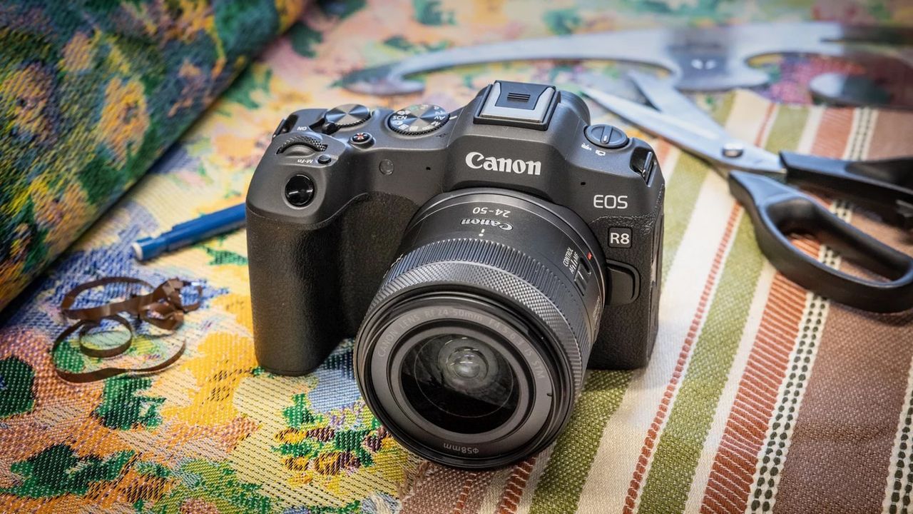 Canon EOS R8