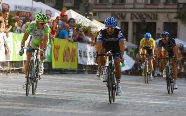 Heinrich Haussler (Garmin-Cervelo) beat Peter Sagan (Liquigas-Cannondale) at the intermediate sprint, but the Australian would be relegated after the stage finished.