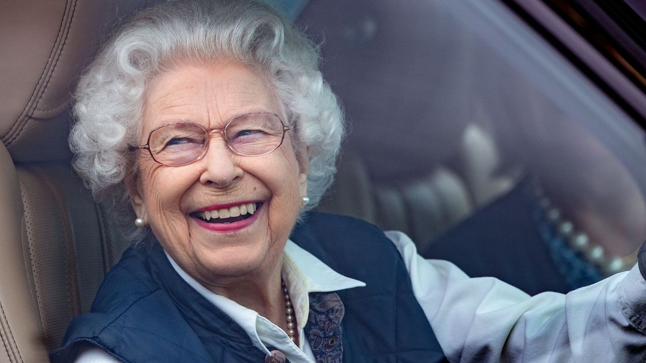 Queen Elizabeth II range rover