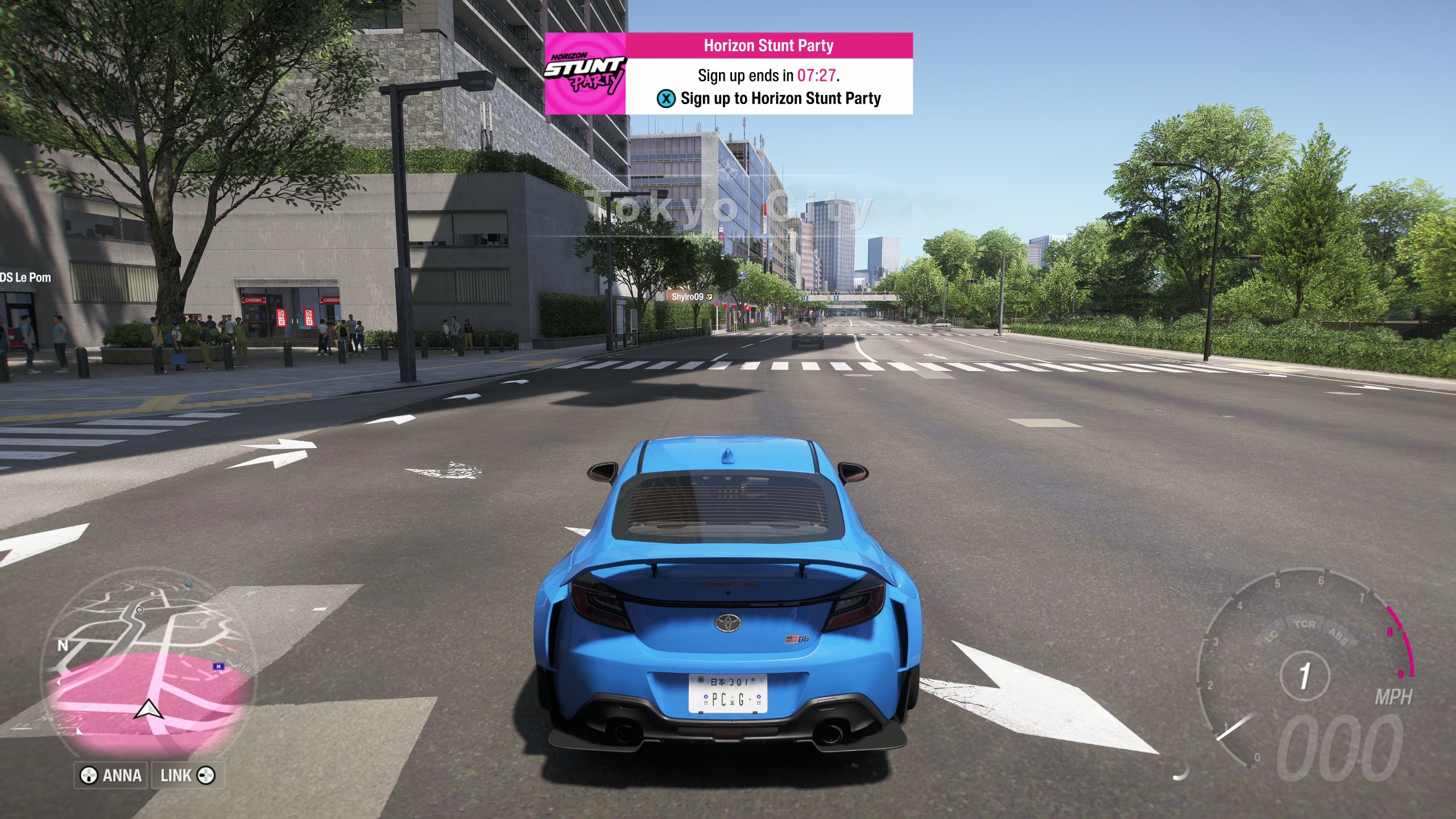 Forza Horizon 6 Stunt Party: A player in a blue Toyota GR86 parked in Tokyo City, joining a Horizon Stunt Party event.