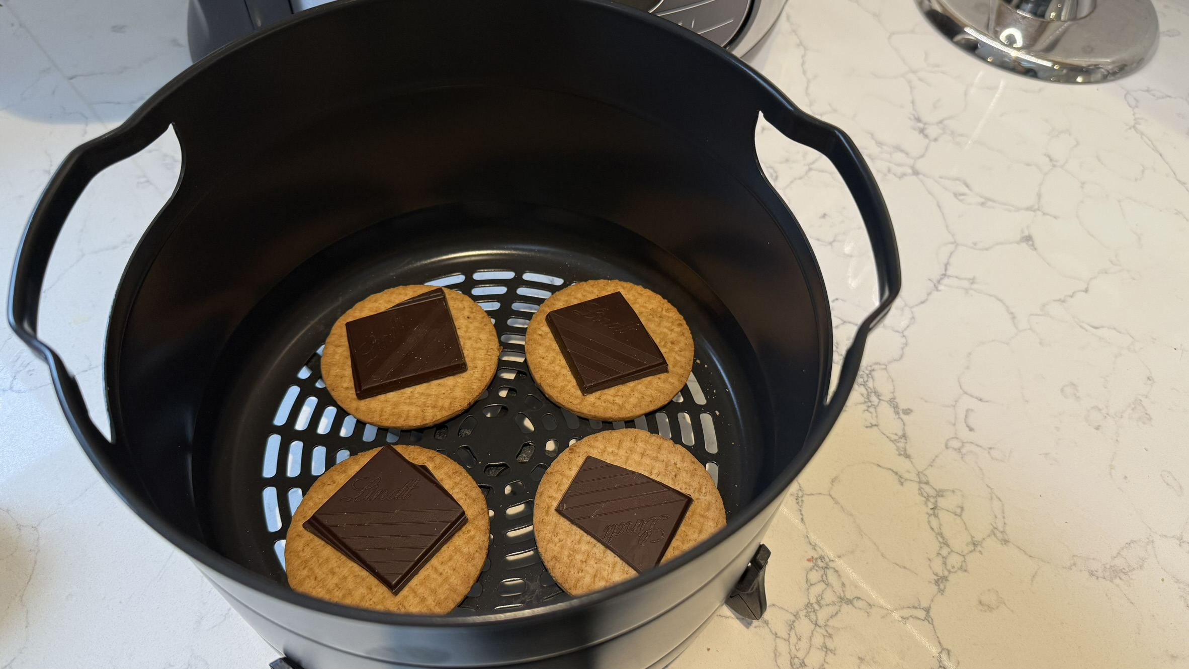 Air fryer s&#039;mores