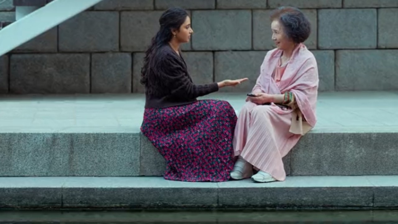 Park Hye-jin and Priyanka Mohan looking at each other in Made in Korea.