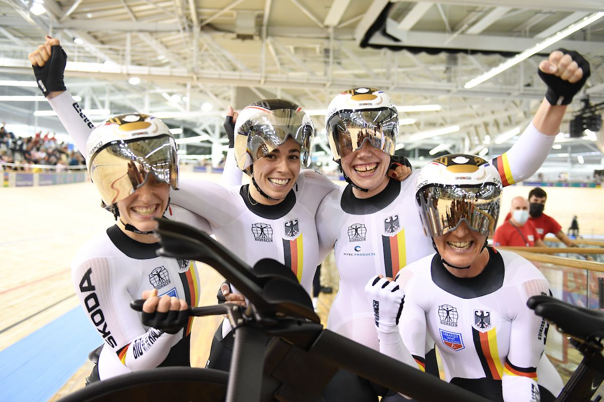 Picture by Simon WilkinsonSWpixcom 21102021 Cycling Tissot 2021 UCI Track Cycling World Championships Womens Team Pursuit Stab Velodrome Roubaix France Franziska Brausse Lisa Brennauer Mieke Kroger and Laura Sussemilch of Germany celebrate Gold during the womens team pursuit final