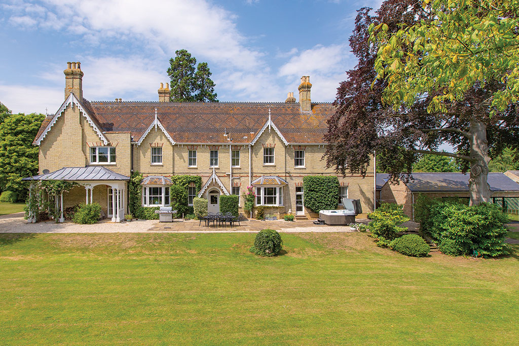 House for sale with an indoor gym: The Grange Manor House, Lolworth, Cambridge