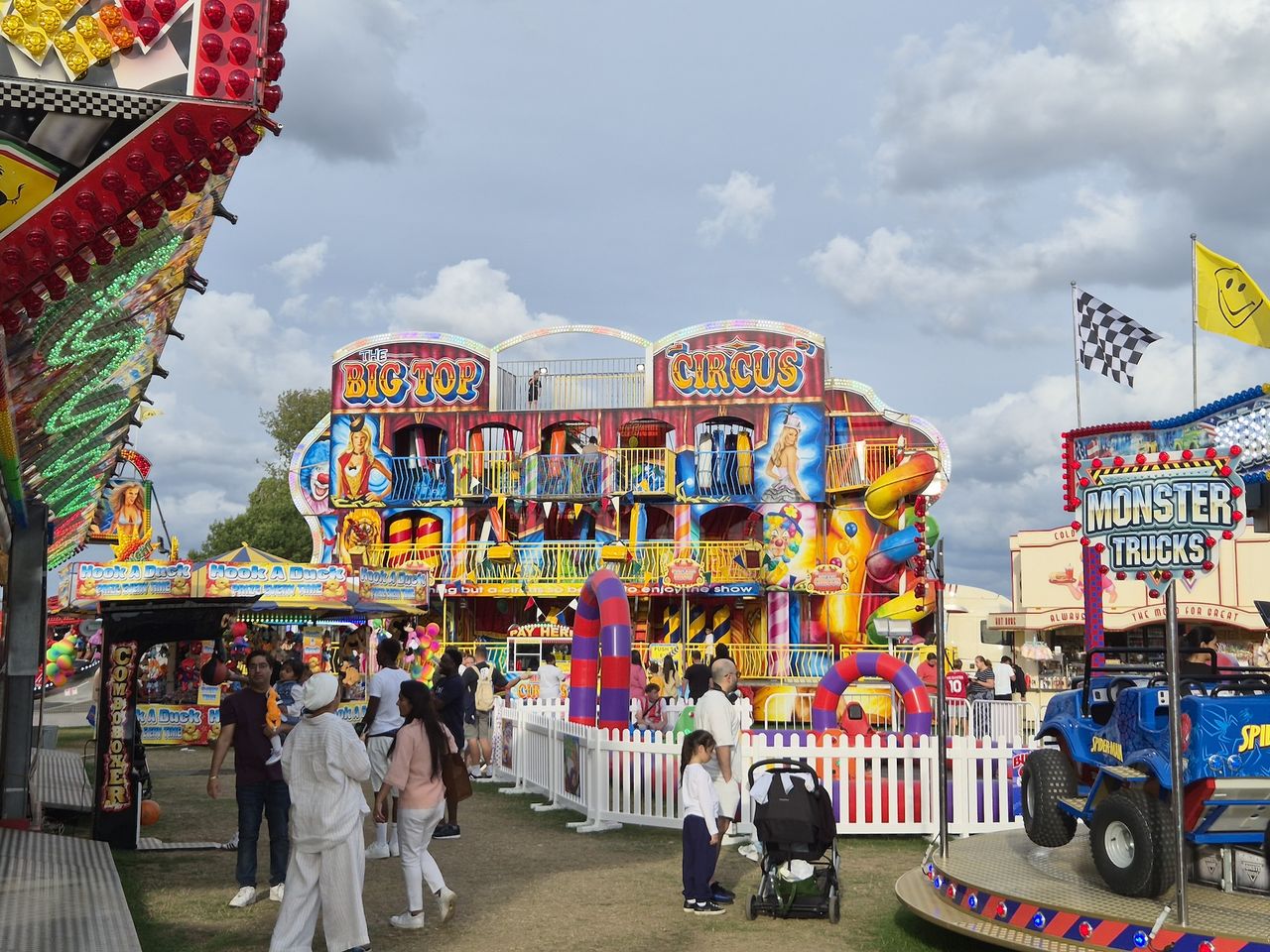 Camera Sample of a funfair captured on the Galaxy Z Flip 7 FE