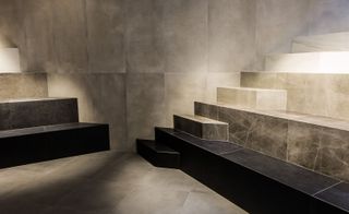 Monochrome entrance that features the different ceramic options (concrete, marble or stone looks) in tonal gradient steps