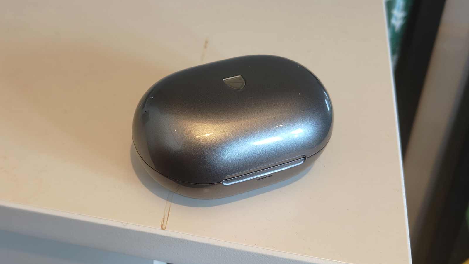 The closed Soundpeats Clip1 case.