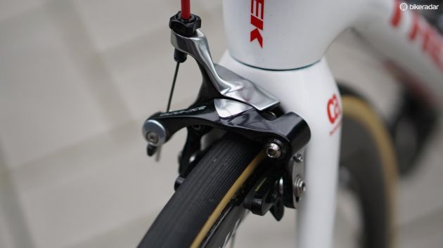 Contador wanted to stick with 9000 calipers because he can adjust them on the fly. The new 9100 calipers are either open or closed; there is no adjustment
