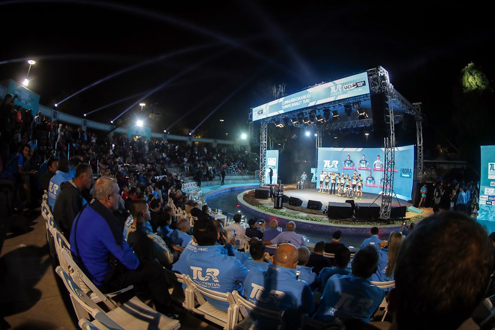 The crowd was ready to greet the teams Monday in Turkey