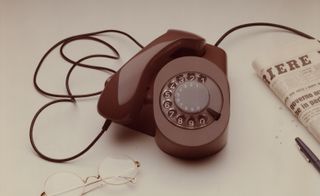Telefono, 1977.