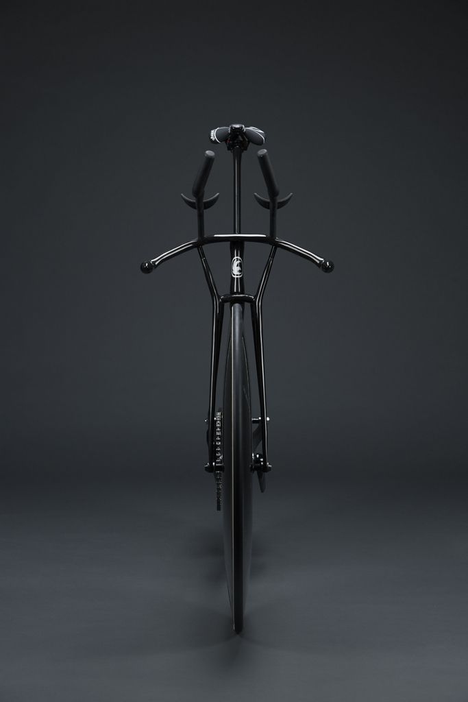 The team pursuit bike features an unique placement of the 3D printed titanium handlebars foe aerodynamic benefits