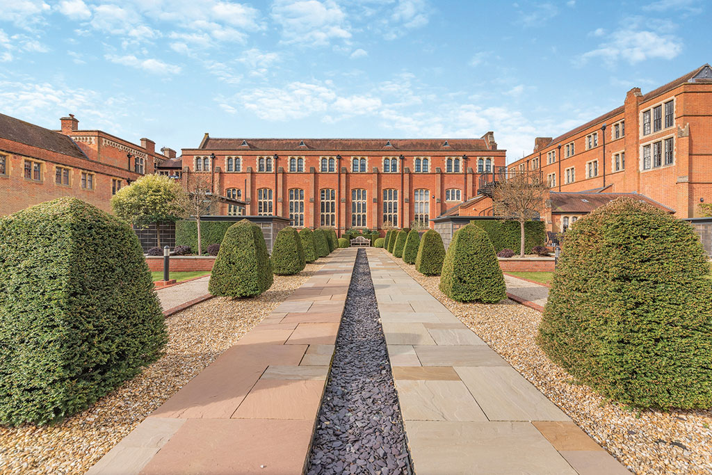 Property for sale: Abbey Gardens, Upper Woolhampton, Berkshire.