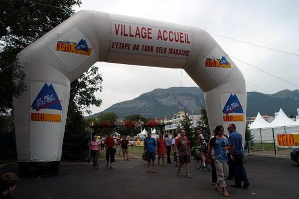 Start village entrance arch.