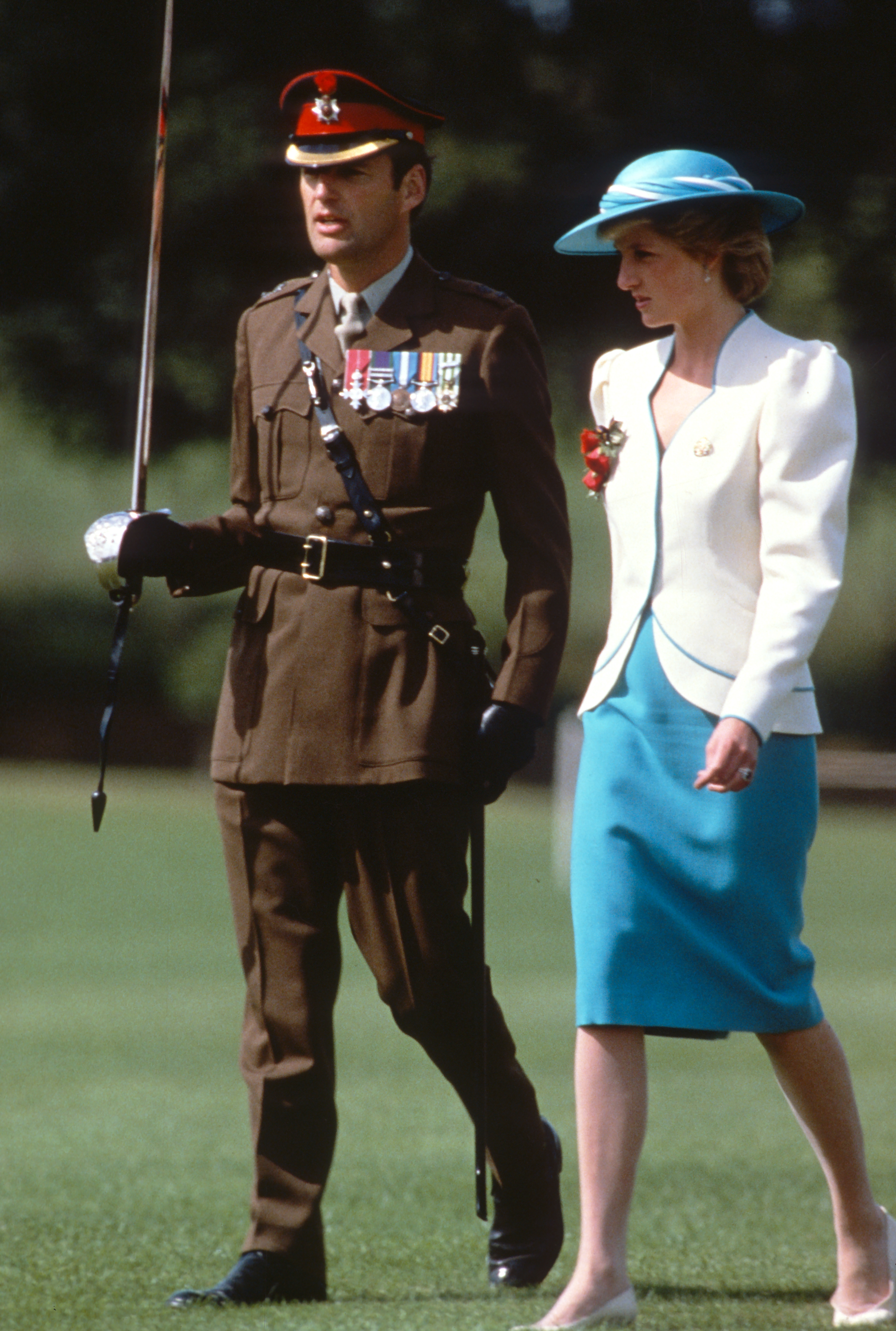 Princess Diana wears a cream jacket with a turquoise pencil skirt to visit the Royal Hampshire Regiment on August 1, 1986