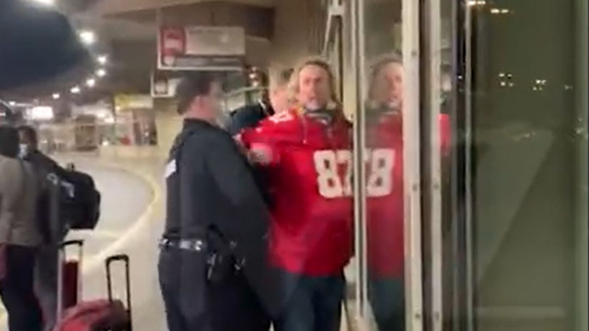 Tool&#039;s Danny Carey getting arrested