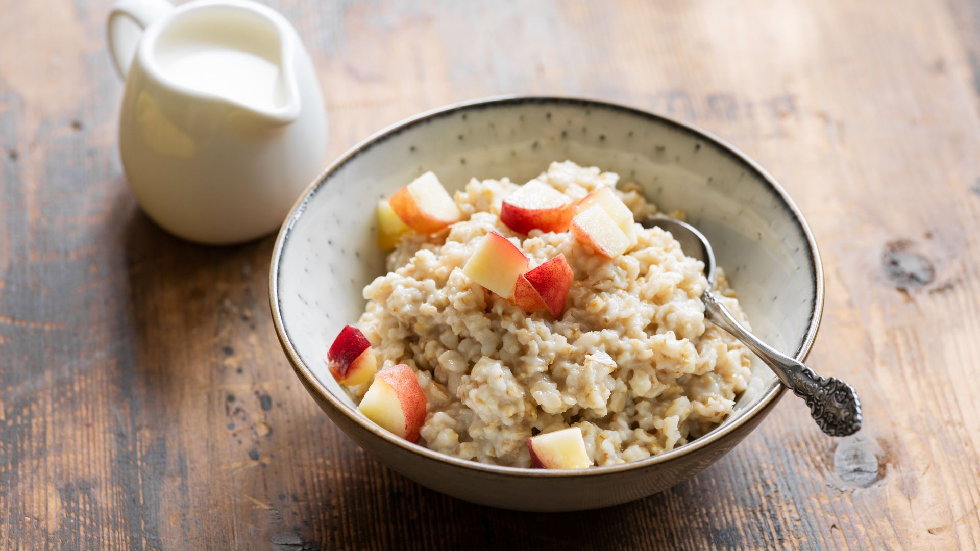 Doctor reveals why you should eat porridge - bowl of porridge