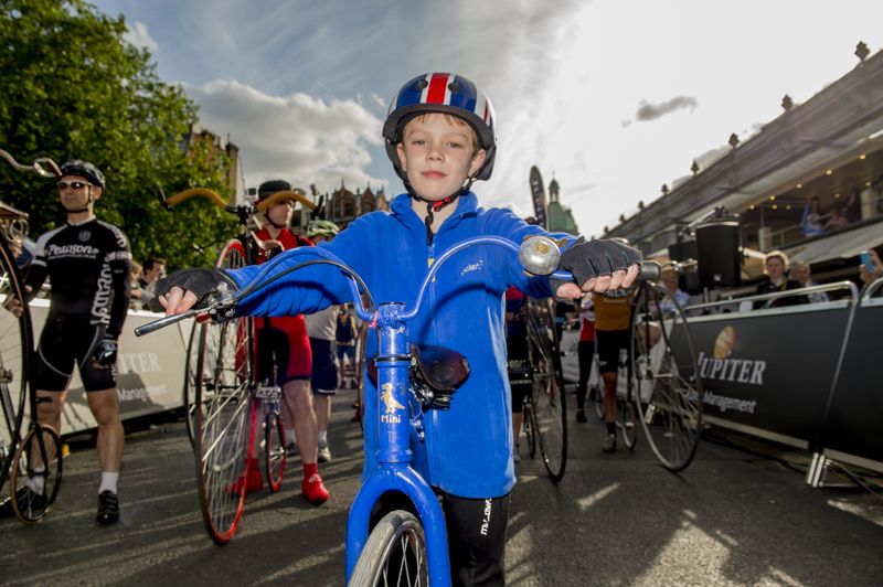 A young rider on the start line