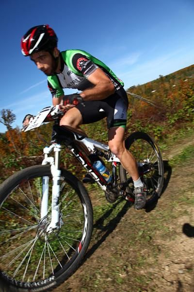 Nathan Guerra (Mr. Tree / Powerbar) chases during the third lap at WORS Bear Paw.